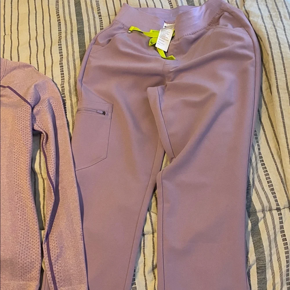 Figs Women's Light Purple Crew Neck underscrub and jogger pants - Picture 3 of 9